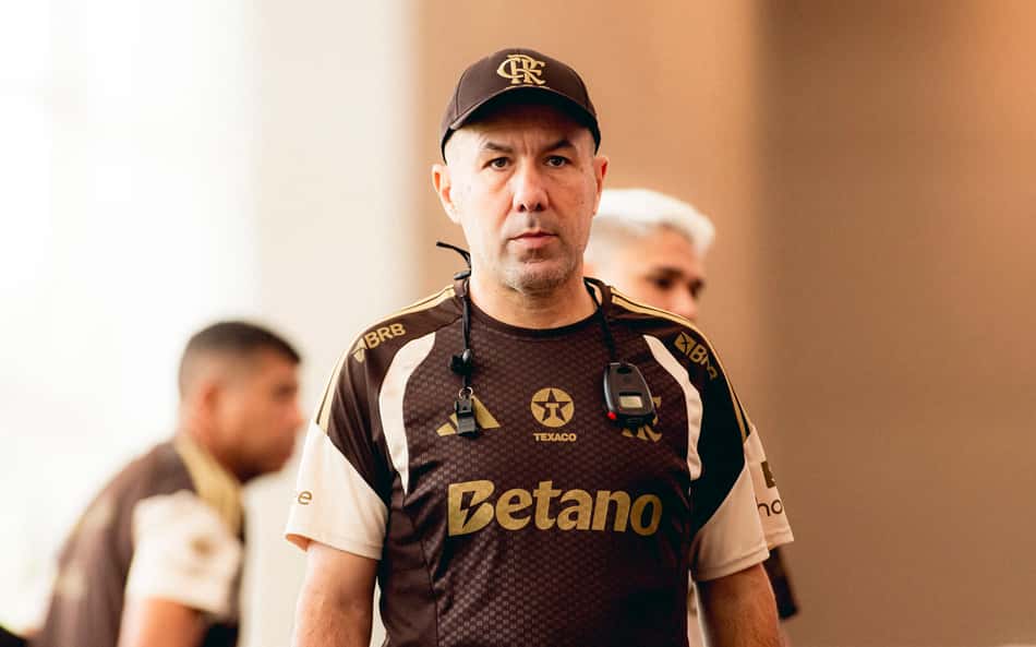 Torcedores reclamam de escalação para Flamengo x Medellín