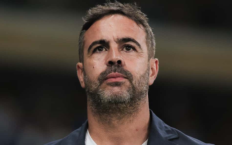Atitude de Artur Jorge com craque do Cruzeiro repercute: 'Técnico de verdade'