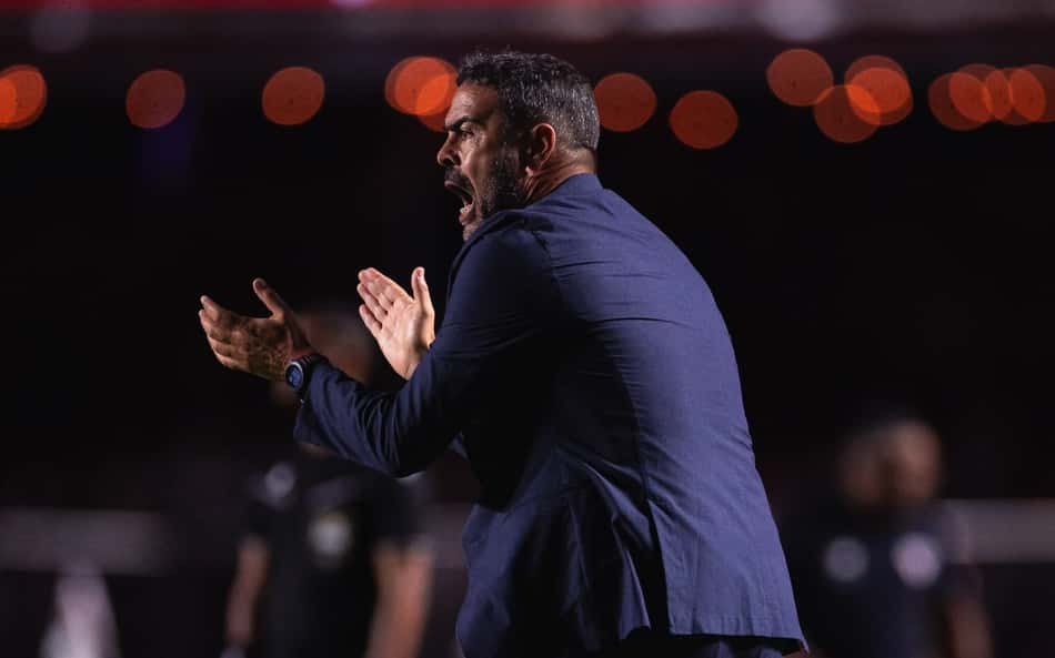 Artur Jorge analisa goleada sofrida pelo Cruzeiro: 'Estamos preocupados'