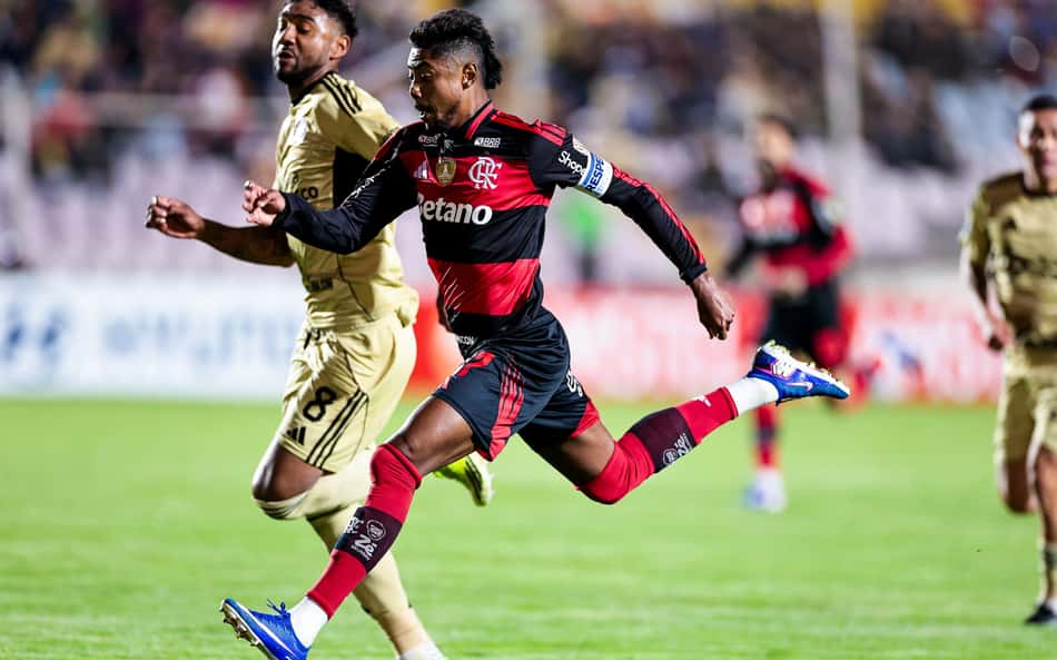 Flamengo encaminha renovação de contrato de Bruno Henrique