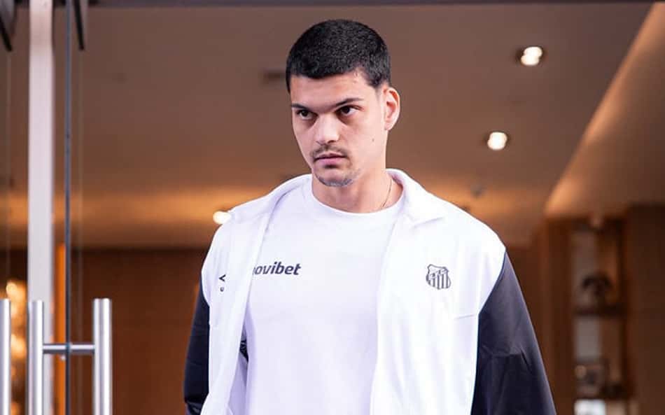 Gabriel Brazão admite culpa pela derrota do Santos na Sul-Americana