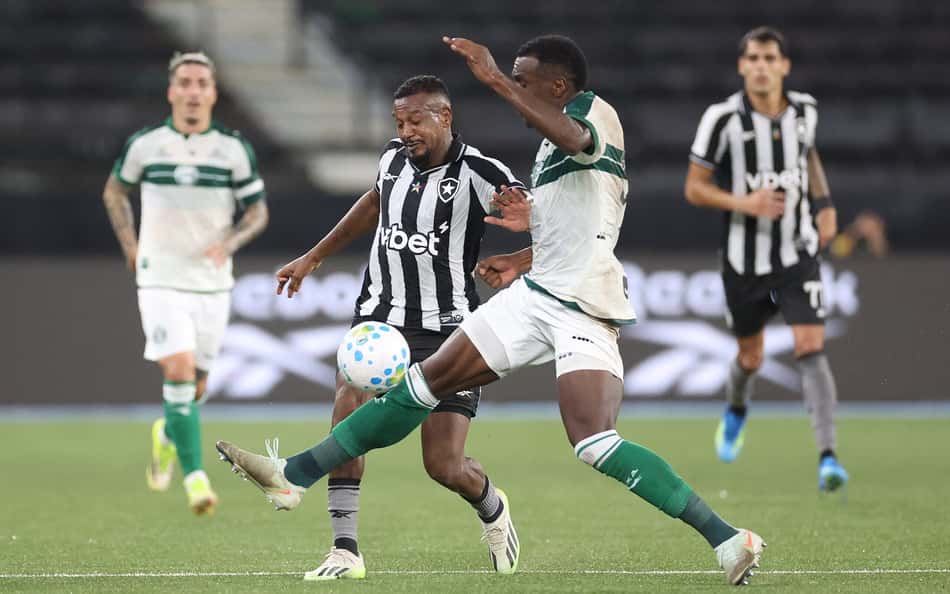ANÁLISE: Botafogo mais físico é lição a Franclim Carvalho para sequência
