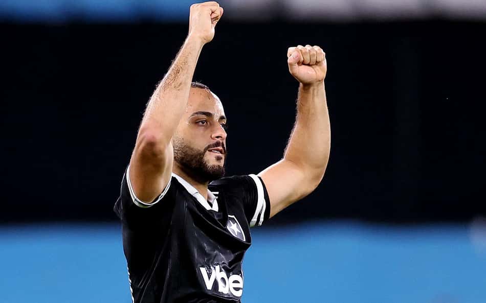 Arthur Cabral vira chave e vive bom momento no Botafogo