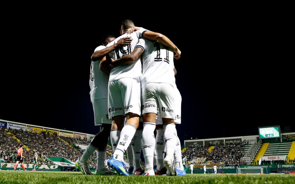 Melhores momentos: Botafogo atropela no primeiro tempo e goleia Chapecoense fora de casa