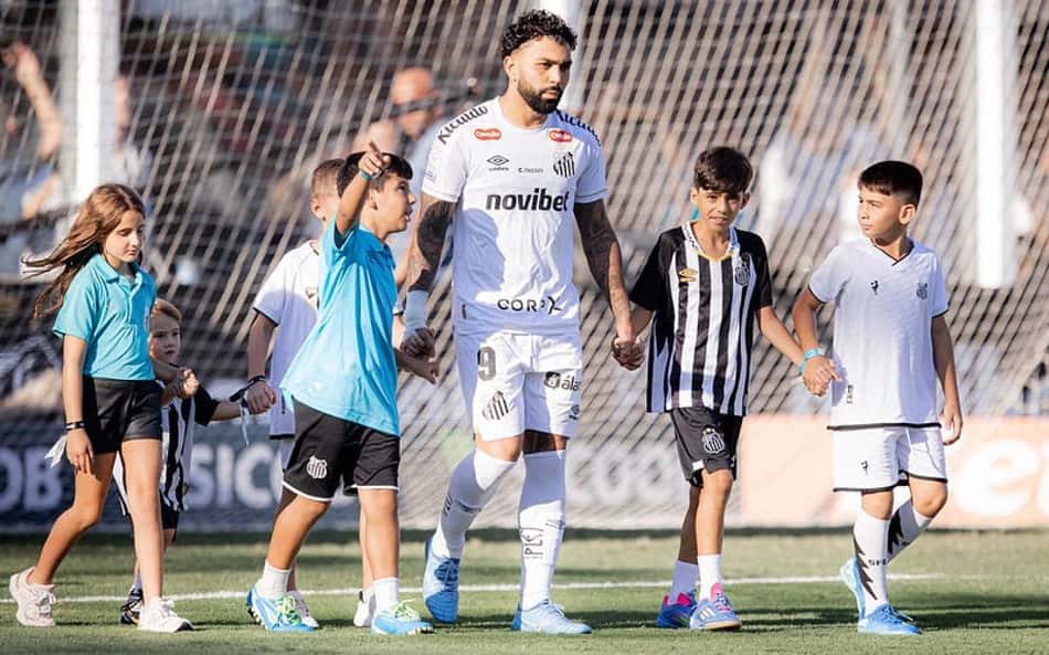 Gabriel Barbosa volta a marcar e encerra jejum pelo Santos diante do Fluminense
