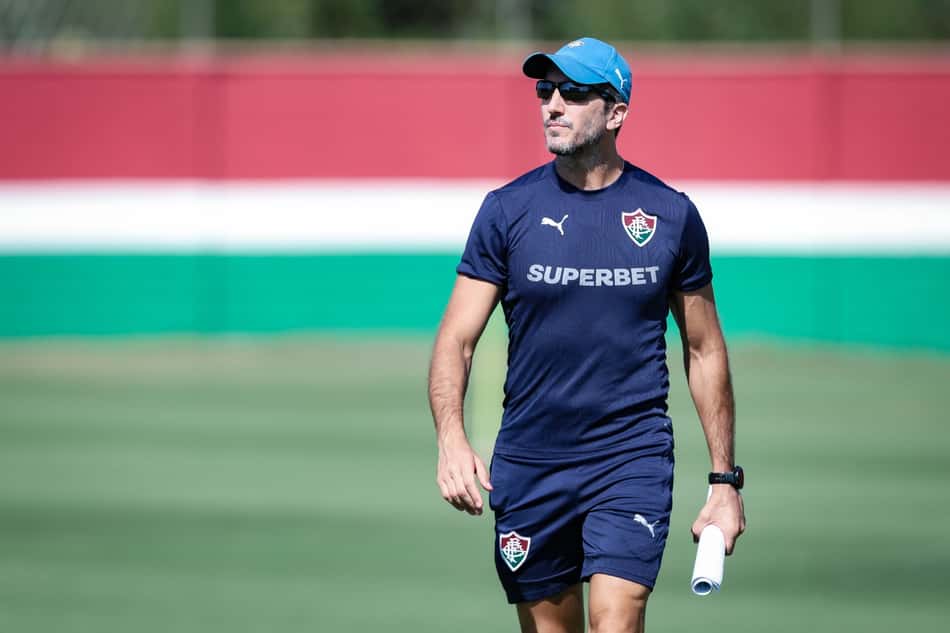 Zubeldía em treino do Fluminense no CT Carlos Castillo (Foto: Marcelo Gonçalves/ Fluminense FC)