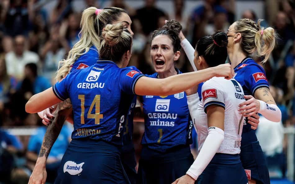 Jogadoras do Minas comemoram ponto na vitória sobre o Osasco, em Belo Horizonte (Foto: Divulgação/Minas)