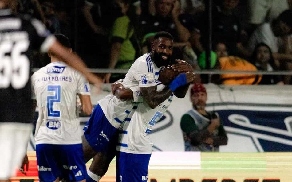 Gerson reage à vitória do Cruzeiro contra o Remo: 'Jogamos como o campo pedia'