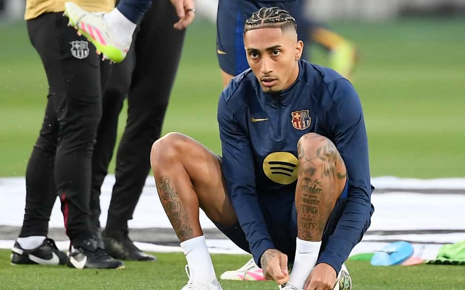 Atitude de Raphinha após eliminação do Barcelona viraliza: 'Vergonha'