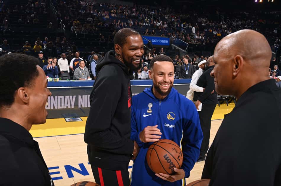 Kevin Durant e Stephen Curry no Houston Rockets x Golden State Warriors (Foto: Juan Ocampo/Getty Images via AFP)