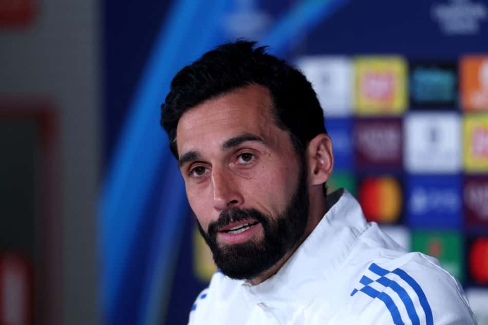 Alvaro Arbeloa em coletiva do Real Madrid (Foto: Pierre-Philippe MARCOU / AFP)