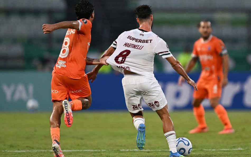 Pênalti não marcado em Deportivo La Guaira x Fluminense viraliza: 'Escândalo'