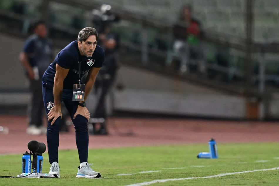 Zubeldía no campo em La Guaira x Fluminense pela Libertadores (Foto: Juan BARRETO / AFP)