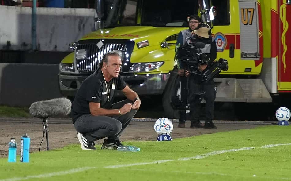 Cuca lamenta derrota em 'jogo impossível de perder' na estreia na Sul-Americana