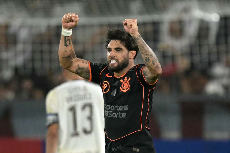 Corinthians venceu por 2 a 0 (Foto: JUAN MABROMATA / AFP)