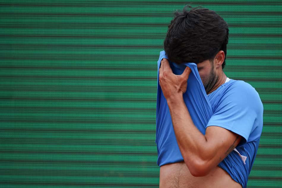 Espanhol Carlos Alcaraz durante a final do Masters 1000 de Monte Carlo contra Jannik Sinner, na França. (Foto: Valery Hache/AFP)