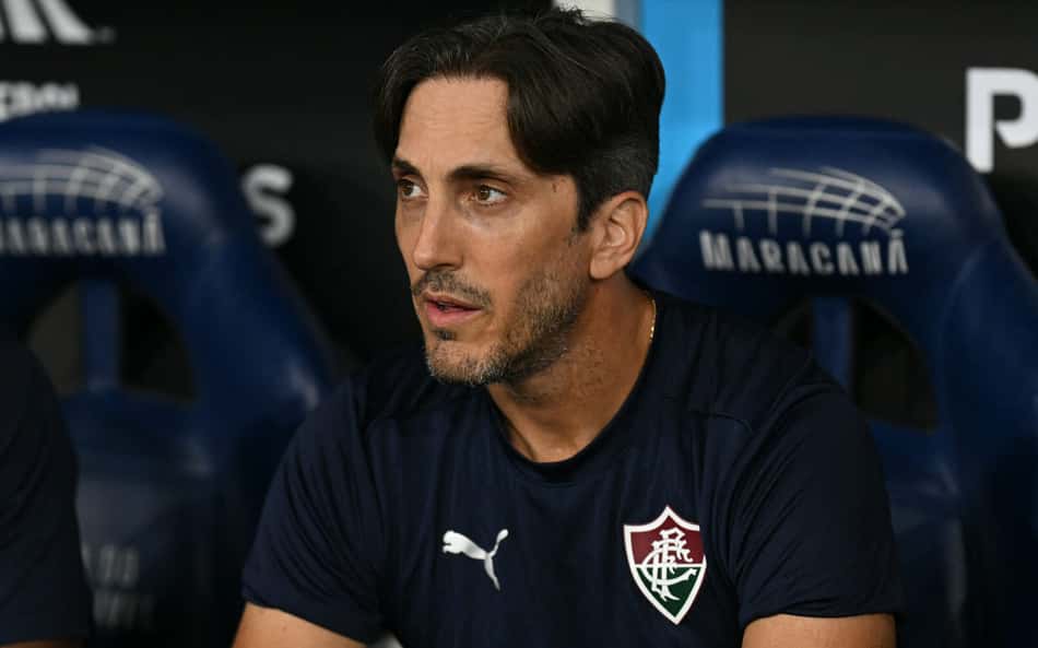 Torcedores mandam recado a Zubeldía após Fluminense x Rivadavia: 'Derreteu'