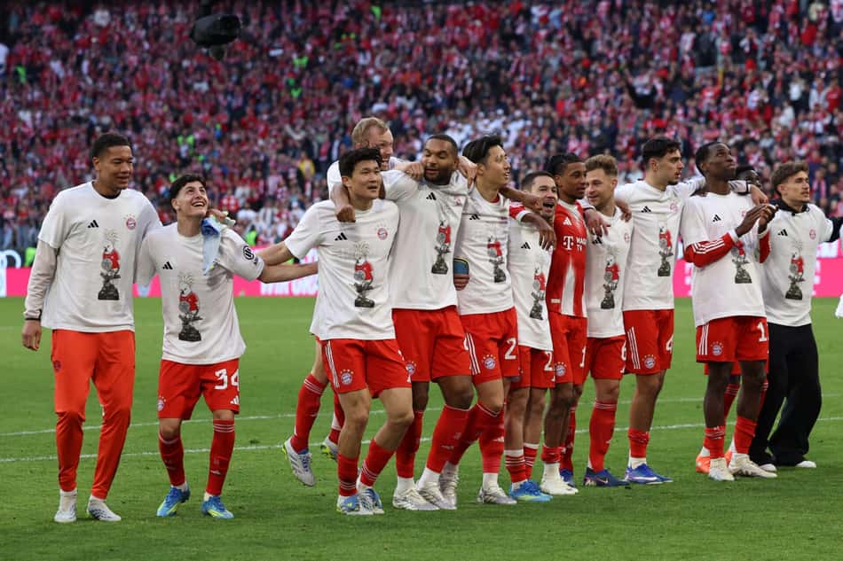 Jogadores do Bayern de Munique comemorando o título da Bundesliga