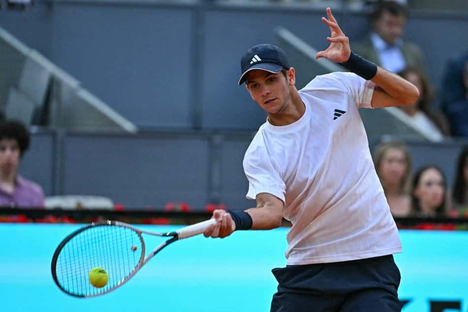 O espanhol Rafael Jodar na vitória sobre o australiano Alex De Minaur no Masters 1000 de Madri (Foto: Javier SORIANO / AFP)