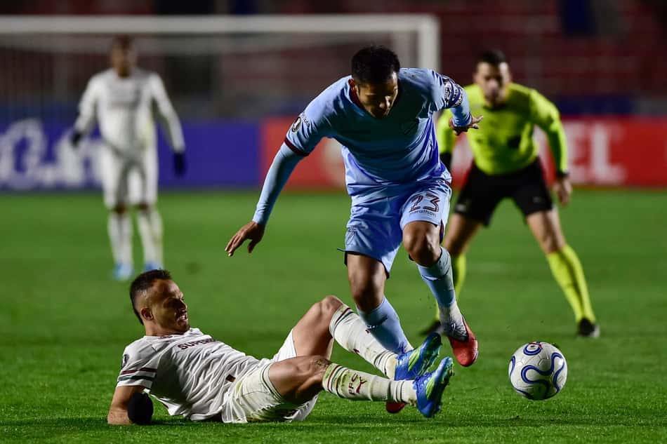 Renê em ação em Bolívar x Fluminense (Foto: Jorge BERNAL / AFP)