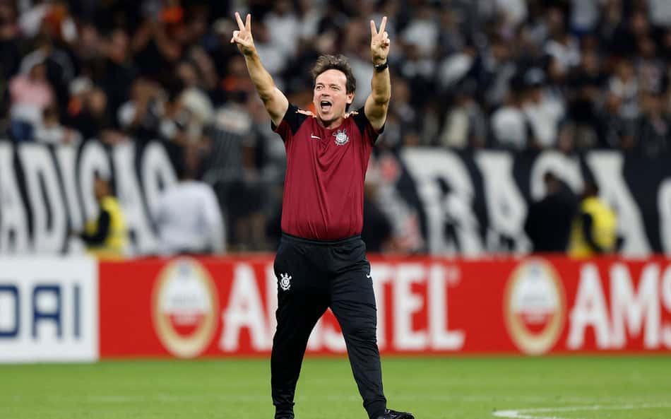 Diniz valoriza postura do Corinthians e intensidade em campo: 'Raça é obrigação'