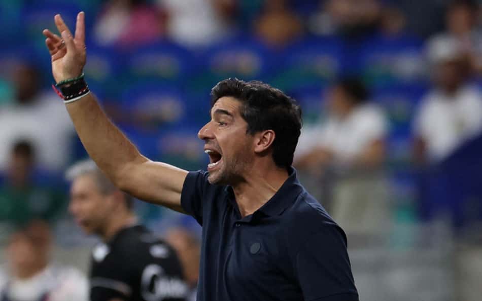 STJD reduz pena de Abel, do Palmeiras, que segue suspenso para sequência do Brasileirão