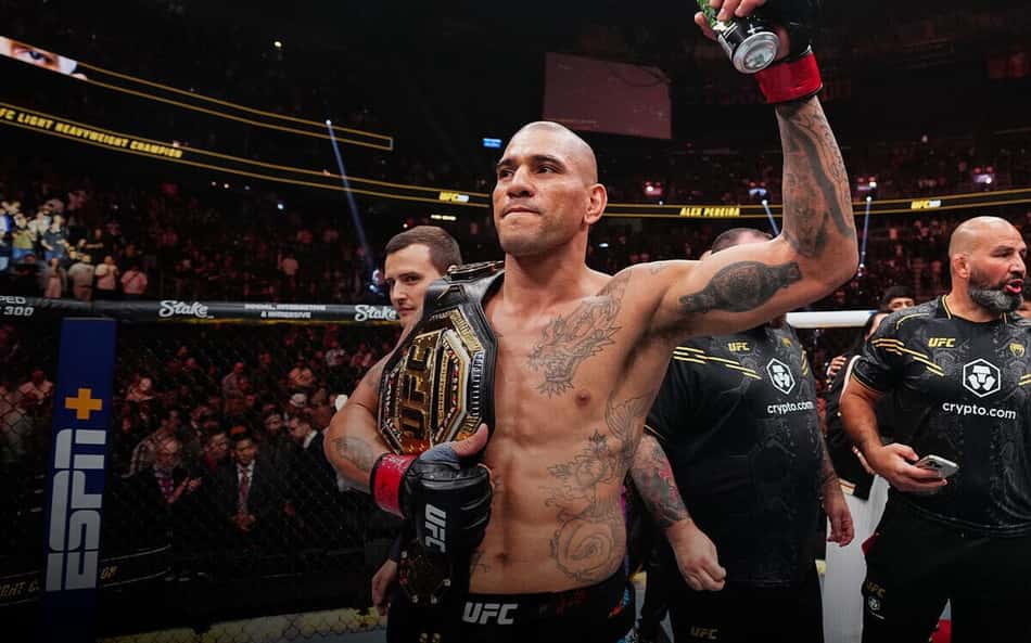 Sem lutar, Alex Poatan perderá cinturão ao fim do UFC 327; entenda