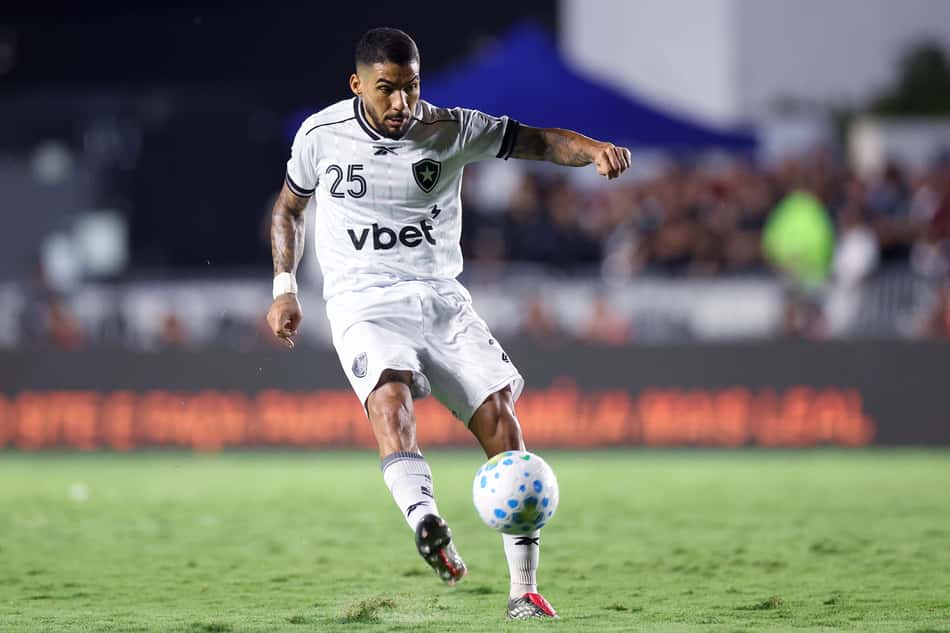 Allan em ação na partida entre Vasco 1x2 Botafogo pelo Brasileirão (Foto: Vitor Silva/Botafogo)