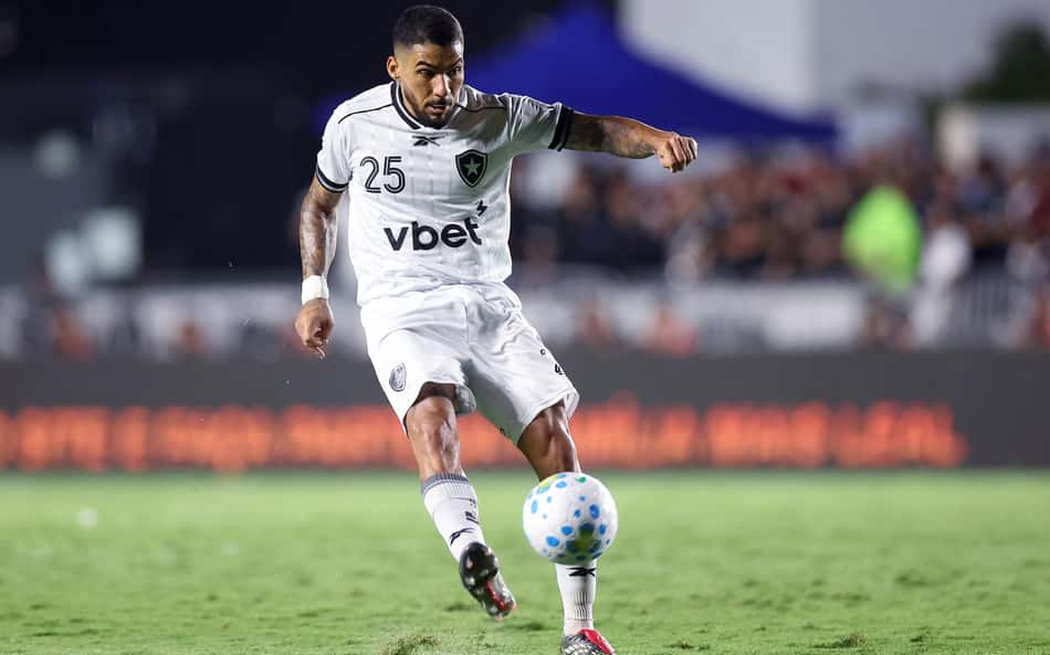Revelado pelo Vasco, Allan destaca vitória do Botafogo e admite: 'Torcedor desde criança'