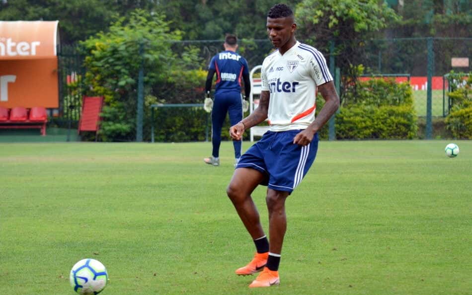 São Paulo na Sul-Americana: Arboleda vai para o jogo? Entenda a situação