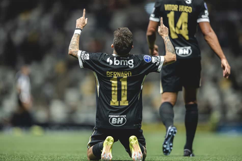 Bernard comemora contra o Juventud (Foto: Pedro Souza / Atlético)