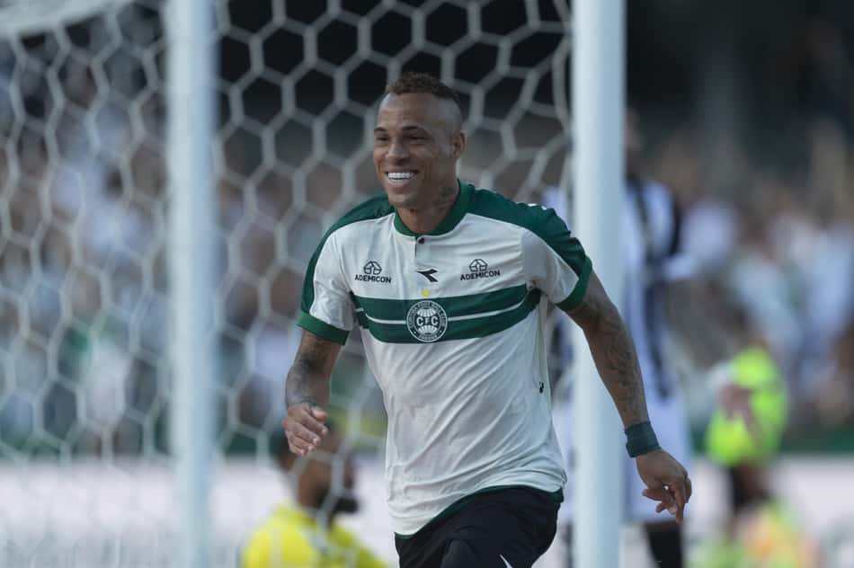 Breno Lopes comemora gol contra o Atlético (Foto: Hedeson Alves/AGIF/Folhapress)