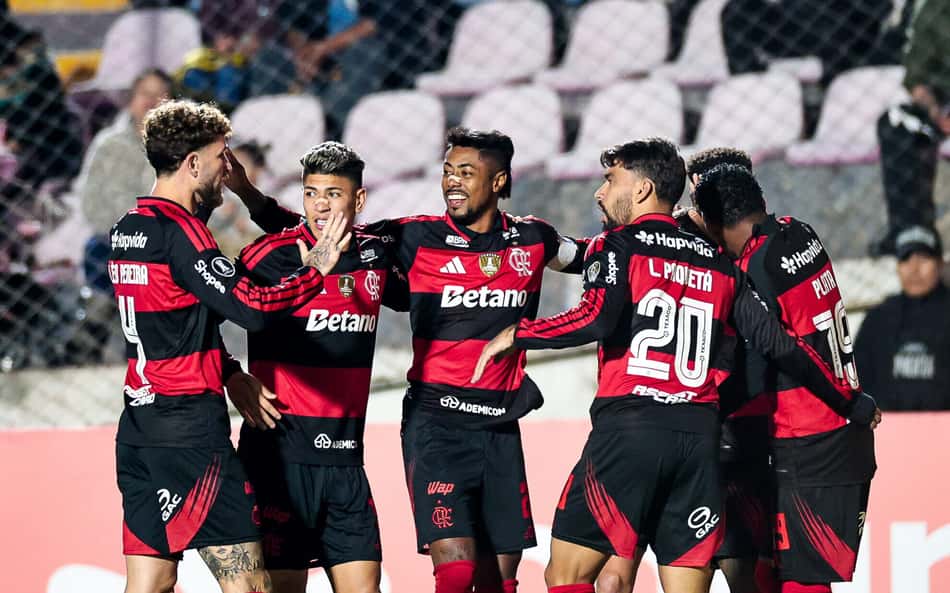 Gol anulado em Cusco x Flamengo gera debate nas redes: 'Bizarro'