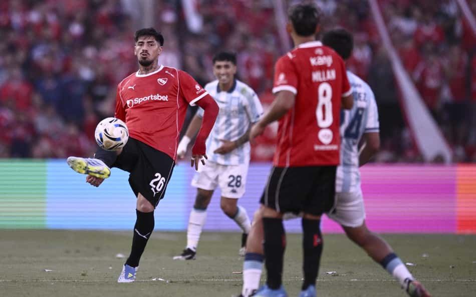 Reação de jogadores após cavadinha em clássico argentino choca: 'Loucura'