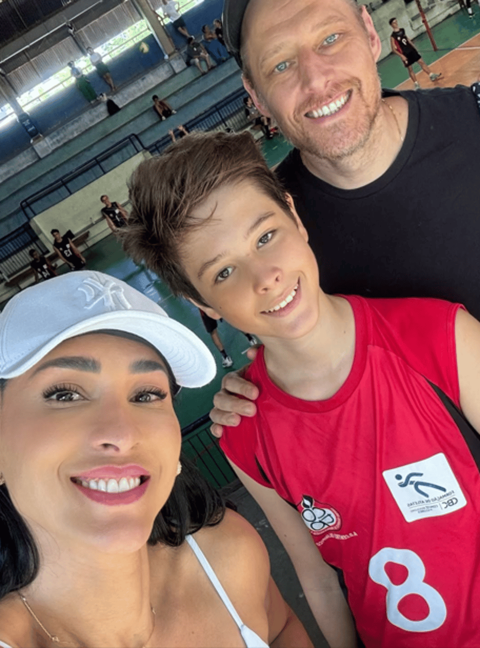 Jaqueline Carvalho, Murilo Endres e filho do casal. Foto: Reprodução/ Instagram