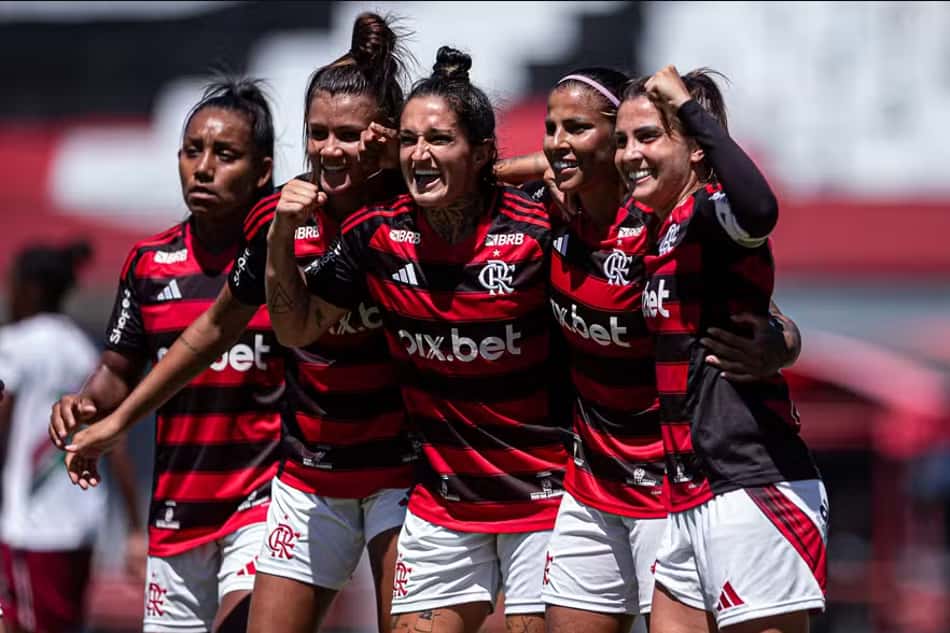 Time feminino do Flamengo comemorando gol — Foto: PaulaReis/Flamengo