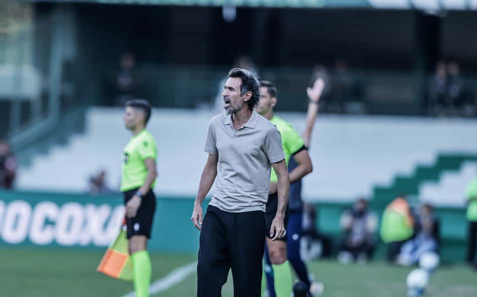 Domínguez elogia postura do Atlético e explica cobrança ao jogadores: 'Sei que podem mais'