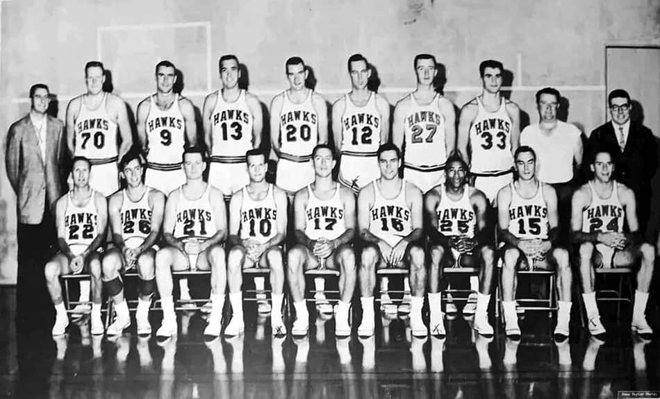 Elenco do último título do Atlanta Hawks, quando ainda eram St. Louis Hawks, em 1958 (Foto: Reprodução/Wikipédia)
