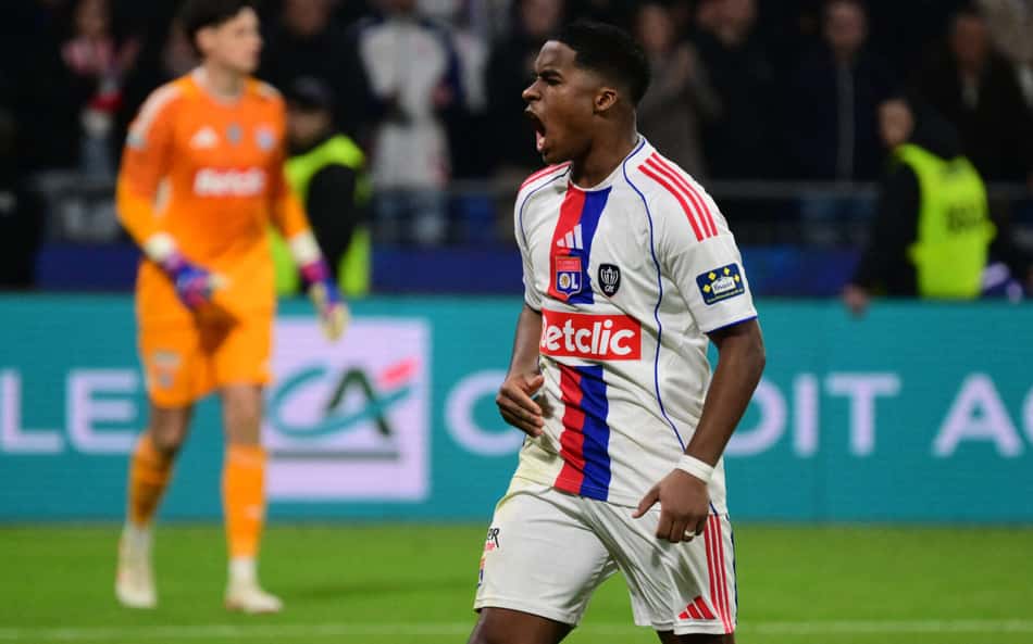 Endrick reage durante Lyon x Lens, pela Copa da França