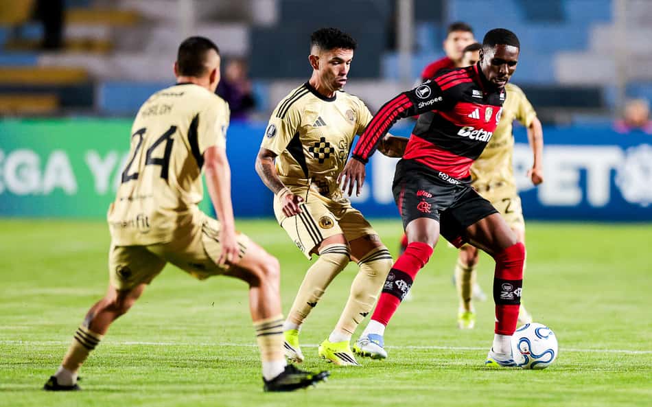 Evertton Araújo tem 'perfil Jardim' e pressiona medalhões do Flamengo