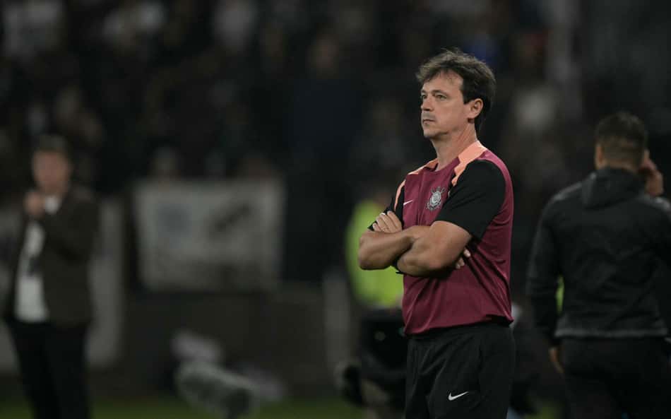 Torcedores comemoram estreia de Fernando Diniz no Corinthians: 'Respeitem'