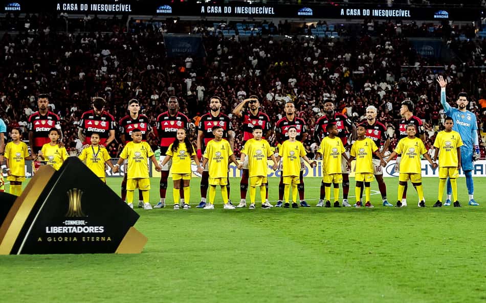 Torcedores do Flamengo elegem melhor em campo na goleada: 'Aos poucos'