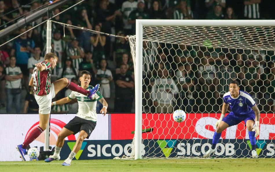 Gol anulado em Coritiba x Fluminense divide opiniões: 'Claro'