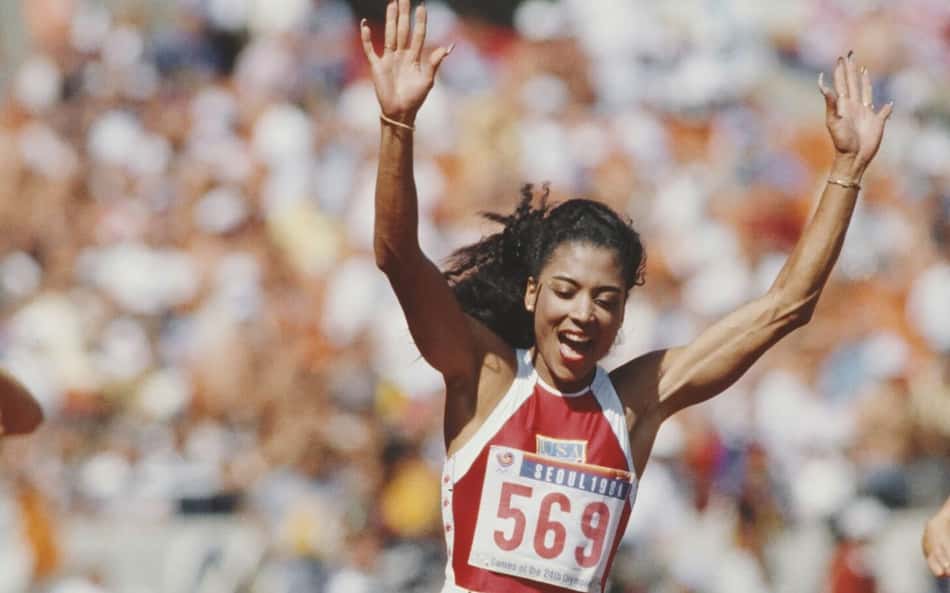 A americana Florence Griffith Joyner, campeã olímpica em 1988, em Seul (Foto: Arquivo)
