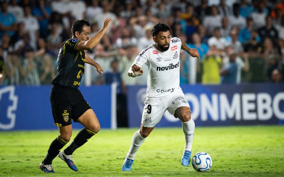 Atitude de Gabigol após substituição no Santos gera críticas: 'É isso mesmo?'