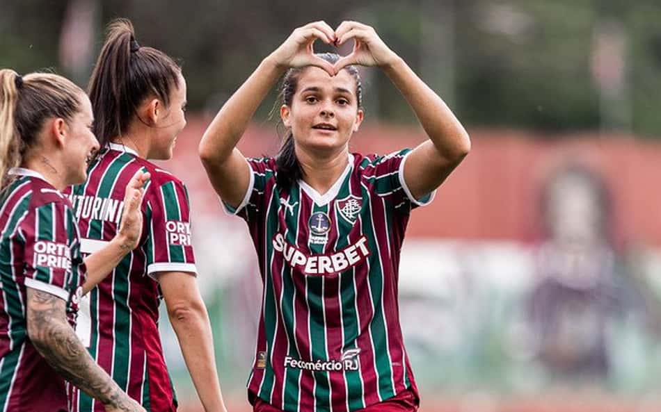 Meia do Fluminense, Louvain passa pelos quatro grandes do Rio e revive origens em escolinha ligada ao clube no interior