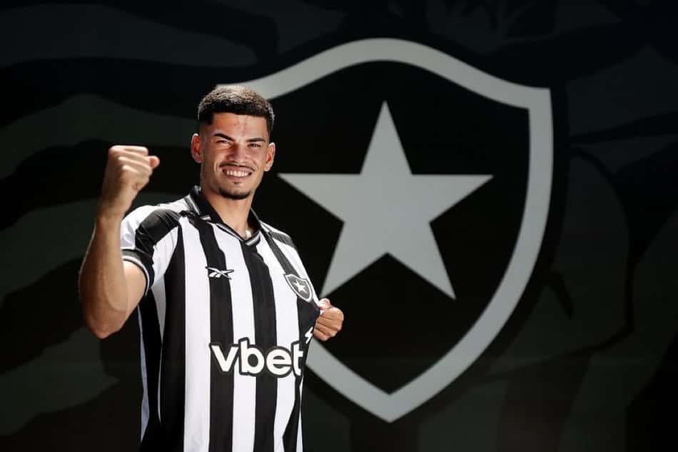 Anthony assinou com o Botafogo até março de 2030 (Foto: Vítor Silva/Botafogo)