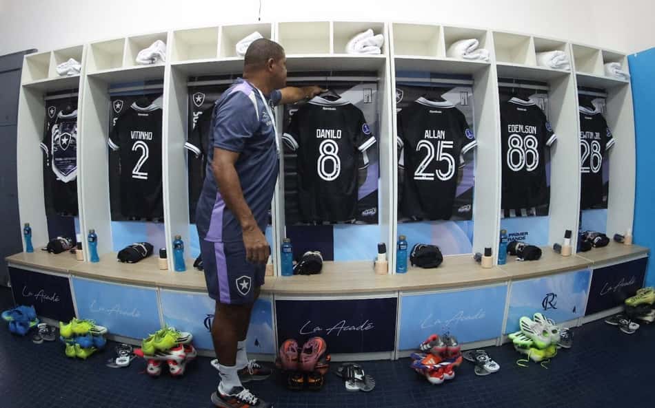 Botafogo tem muitas mudanças para enfrentar o Racing pela Sul-Americana; veja escalação