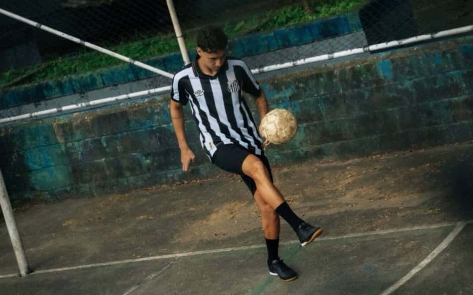 Santos divulga camisa nova e internautas dividem opinião