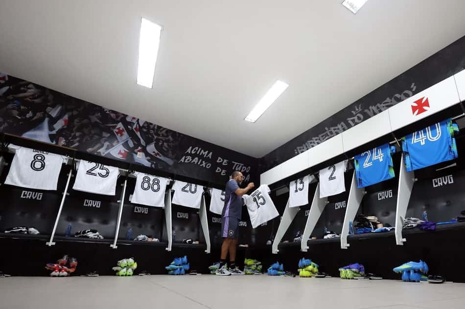 Botafogo escalado com retornos importantes para duelo com o Vasco; veja time